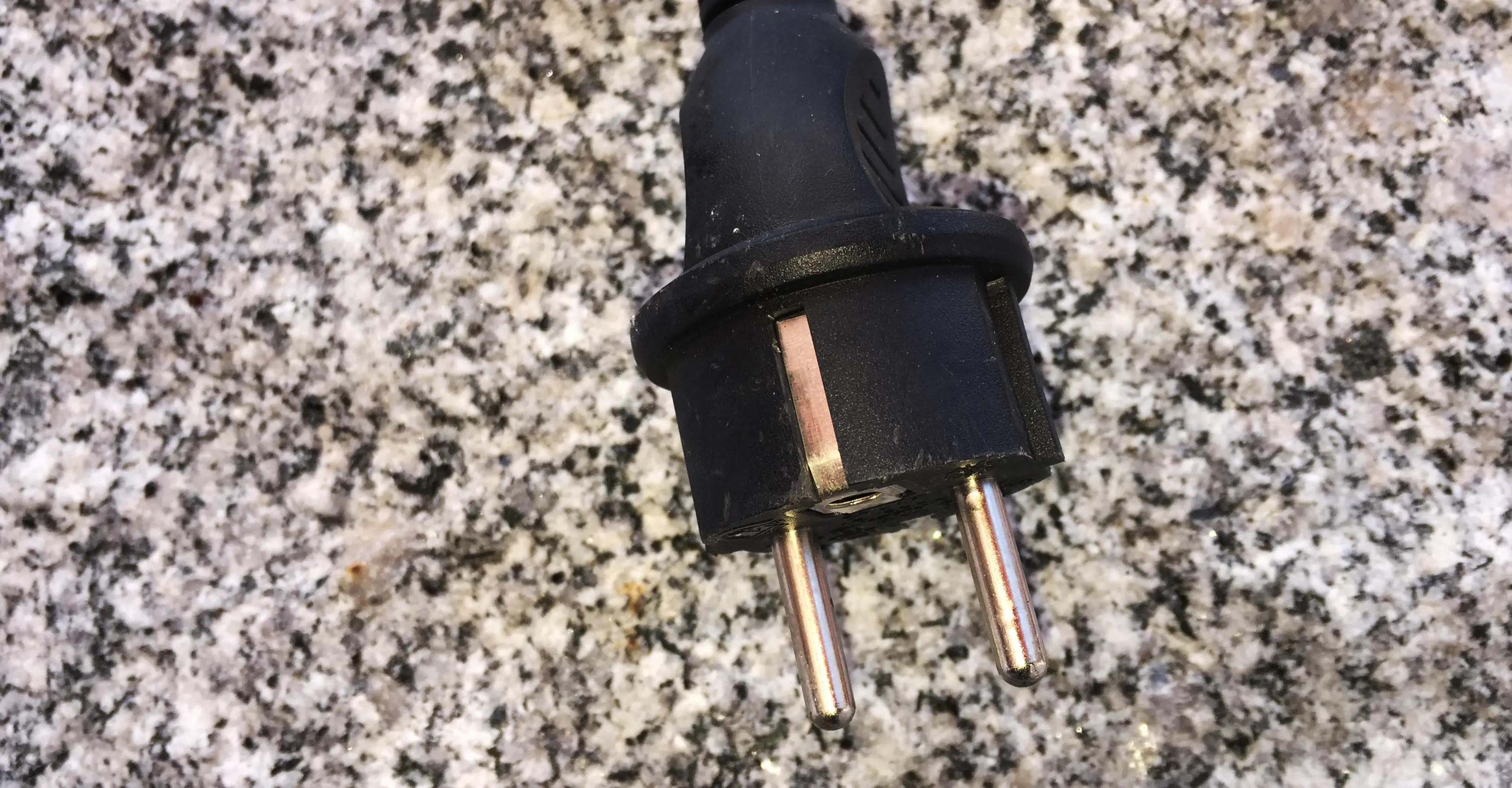 Närbild på elkontakt