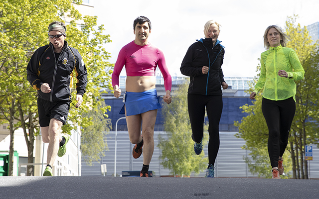 Fyra personer är ute och motionerar