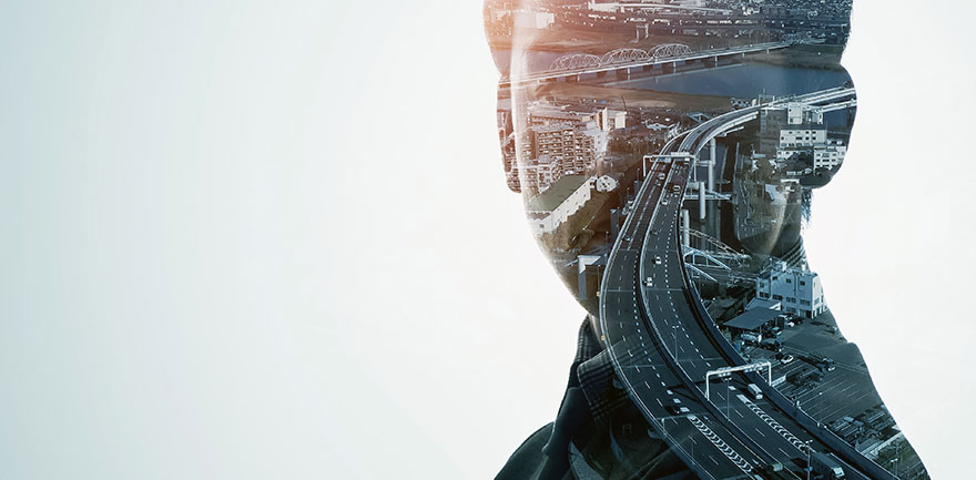 Siluett av ett huvud med trafik projecerat på.